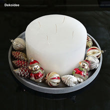 Lade das Bild in den Galerie-Viewer, 5-Docht Kerze "Mon Ami" in weiß mit passendem Kerzenteller Kerzen Kunsthandel Rueckeshaeuser