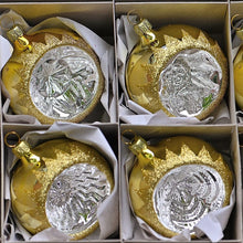 Lade das Bild in den Galerie-Viewer, 6 mundgeblasene Reflexkugeln /gold glänzend, 7 cm Mundgeblasene Weihnachtskugel Kunsthandel Rueckeshaeuser