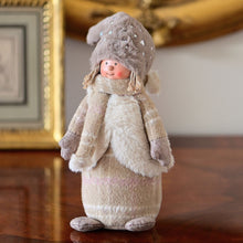 Lade das Bild in den Galerie-Viewer, Allerliebstes Winterkind mit Kunstfellweste Mundgeblasener Weihnachtsschmuck Kunsthandel Rueckeshaeuser