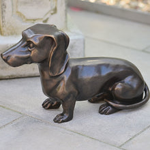 Lade das Bild in den Galerie-Viewer, Dackel aus Bronze Gartendekoration Kunsthandel Rueckeshaeuser