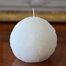 Lade das Bild in den Galerie-Viewer, Dekokerze Schneeball, Durchmesser 10 cm Kerzen Kunsthandel Rueckeshaeuser