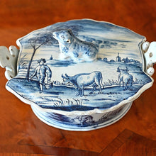 Lade das Bild in den Galerie-Viewer, Delfter Butterdose, 18. Jahrhundert, signiert Fayence Kunsthandel Rueckeshaeuser