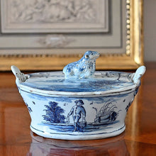 Lade das Bild in den Galerie-Viewer, Delfter Butterdose, 18. Jahrhundert, signiert Fayence Kunsthandel Rueckeshaeuser
