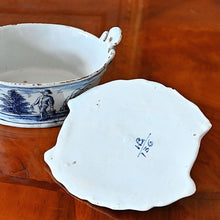 Lade das Bild in den Galerie-Viewer, Delfter Butterdose, 18. Jahrhundert, signiert Fayence Kunsthandel Rueckeshaeuser