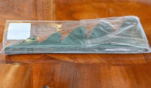 Lade das Bild in den Galerie-Viewer, Dunkelgrüner Weihnachtsbaum aus Papier Weihnachtsdekoration Kunsthandel Rueckeshaeuser