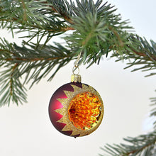 Lade das Bild in den Galerie-Viewer, Edle, mundgeblasene Reflexkugel / bordeaux matt 6 cm Mundgeblasene Weihnachtskugel Kunsthandel Rueckeshaeuser