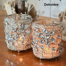 Lade das Bild in den Galerie-Viewer, Edles Windlicht mit funkelnden Schneeflocken Windlicht Kunsthandel Rueckeshaeuser