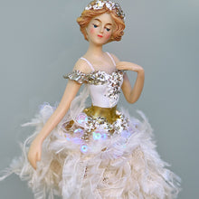 Lade das Bild in den Galerie-Viewer, Exquisite Ballerina mit feinem Federröckchen - silber/gold Weihnachtsbaumschmuck Kunsthandel Rueckeshaeuser