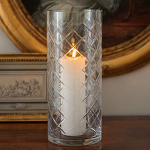 Lade das Bild in den Galerie-Viewer, Exquisite LED Kerze mit Fernsteuerung, Höhe 23 cm Kerzen Kunsthandel Rueckeshaeuser