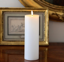 Lade das Bild in den Galerie-Viewer, Exquisite LED Kerze mit Fernsteuerung, Höhe 23 cm Kerzen Kunsthandel Rueckeshaeuser