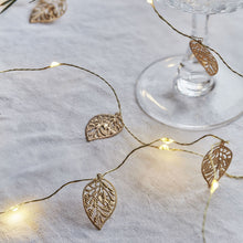 Lade das Bild in den Galerie-Viewer, Exquisite Lichterkette mit durchbrochenen, goldenen Blättern Weihnachtsdekoration Kunsthandel Rueckeshaeuser