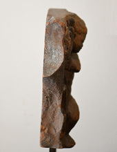 Lade das Bild in den Galerie-Viewer, Fragment eines Putto mit Pflanzen, Lombardei Ende des 14. Jahrhunderts Antikes Terrakottarelief Kunsthandel Rueckeshaeuser