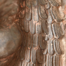 Lade das Bild in den Galerie-Viewer, Fragment eines Putto mit Pflanzen, Lombardei Ende des 14. Jahrhunderts Antikes Terrakottarelief Kunsthandel Rueckeshaeuser