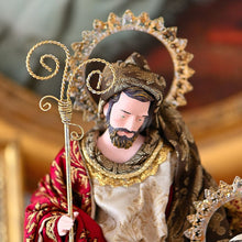 Lade das Bild in den Galerie-Viewer, Heilige Familie im Stil neapolitanischer Krippenfiguren Weihnachtsdekoration Kunsthandel Rueckeshaeuser