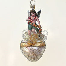 Lade das Bild in den Galerie-Viewer, Herz mit Engelchen und Girlande mit gelben Blüten Mundgeblasener Weihnachtsschmuck Kunsthandel Rueckeshaeuser