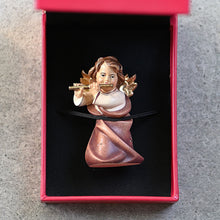 Lade das Bild in den Galerie-Viewer, Herzengel mit Querflöte in Geschenkbox, zum Stellen Weihnachtsbaumschmuck Kunsthandel Rueckeshaeuser