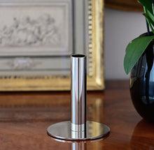 Lade das Bild in den Galerie-Viewer, Kerzenhalter Velo silber Wohnaccessoires Kunsthandel Rueckeshaeuser