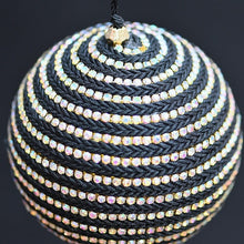 Lade das Bild in den Galerie-Viewer, Kesse Kugel im Glitzerkleid, schwarz, 10 cm Mundgeblasener Weihnachtsschmuck Kunsthandel Rueckeshaeuser