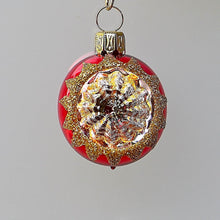 Lade das Bild in den Galerie-Viewer, Kleine, mundgeblasene Reflexkugel / rot glänzend 4 cm Mundgeblasene Weihnachtskugel Kunsthandel Rueckeshaeuser
