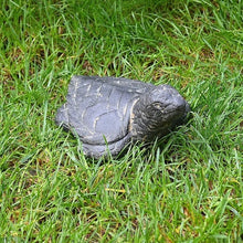 Lade das Bild in den Galerie-Viewer, Kleine Schildkröte Gartendekoration Kunsthandel Rueckeshaeuser