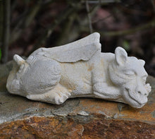 Lade das Bild in den Galerie-Viewer, Kleiner, schlafender Drache aus Steinguss Gartendekoration Kunsthandel Rueckeshaeuser