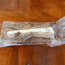 Lade das Bild in den Galerie-Viewer, Kleiner Weihnachtsengel zum Hängen und Stellen aus Papier / cremegold Weihnachtsdekoration Kunsthandel Rueckeshaeuser