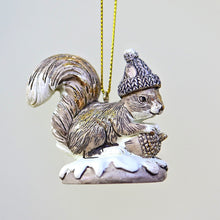 Lade das Bild in den Galerie-Viewer, Knuffiges Eichhörnchen mit Mütze Weihnachtsbaumschmuck Kunsthandel Rueckeshaeuser