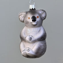 Lade das Bild in den Galerie-Viewer, Koala Mundgeblasener Weihnachtsschmuck Kunsthandel Rueckeshaeuser