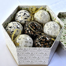 Lade das Bild in den Galerie-Viewer, Kugelbox "Modern XMAS" mit 14 Kugeln Weihnachtskugel Kunsthandel Rueckeshaeuser
