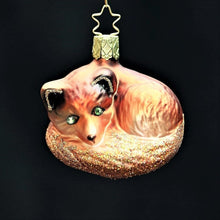 Lade das Bild in den Galerie-Viewer, Liegender Fuchs Mundgeblasener Weihnachtsschmuck Kunsthandel Rueckeshaeuser