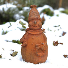 Lade das Bild in den Galerie-Viewer, Lustiges kleines Schneemännchen aus Gusseisen Gartendekoration Kunsthandel Rueckeshaeuser