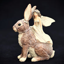 Lade das Bild in den Galerie-Viewer, Märchenhafte Fee, die auf einem Hasen reitet Weihnachtsbaumschmuck Kunsthandel Rueckeshaeuser