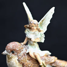 Lade das Bild in den Galerie-Viewer, Märchenhafte Fee einen Vogel reitend Weihnachtsbaumschmuck Kunsthandel Rueckeshaeuser