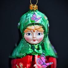 Lade das Bild in den Galerie-Viewer, Matrjoschka Puppe in rot/grün glänzend aus Glas Mundgeblasener Weihnachtsschmuck Kunsthandel Rueckeshaeuser