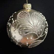 Lade das Bild in den Galerie-Viewer, Mundgeblasene Weihnachtskugel, champagner glänzend, 8 cm Mundgeblasene Weihnachtskugel Kunsthandel Rueckeshaeuser