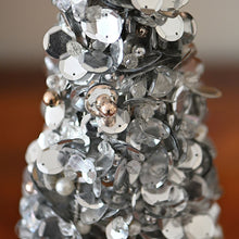 Lade das Bild in den Galerie-Viewer, Pailletten/Perlen Pyramide - 33 cm Weihnachtsdekoration Kunsthandel Rueckeshaeuser