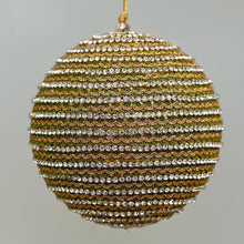 Lade das Bild in den Galerie-Viewer, Prachtvolle Kugel im Glitzerkleid, gold/grün, 12 cm Mundgeblasener Weihnachtsschmuck Kunsthandel Rueckeshaeuser