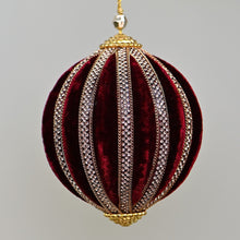Lade das Bild in den Galerie-Viewer, Samtkugel in Melonenform, dunkelrot, 10 cm Weihnachtskugel Kunsthandel Rueckeshaeuser