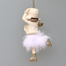 Lade das Bild in den Galerie-Viewer, Schlittschuhmädchen mit Muff Weihnachtsbaumschmuck Kunsthandel Rueckeshaeuser