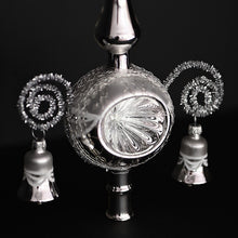 Lade das Bild in den Galerie-Viewer, Silberne, traditionelle Christbaumspitze aus Lauscha Mundgeblasener Weihnachtsschmuck Kunsthandel Rueckeshaeuser