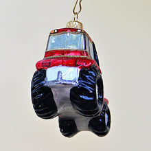 Lade das Bild in den Galerie-Viewer, Traktor rot Mundgeblasener Weihnachtsschmuck Kunsthandel Rueckeshaeuser