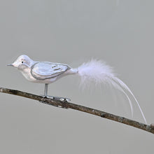 Lade das Bild in den Galerie-Viewer, Vogel aus Glas / Eislack weiß Mundgeblasener Weihnachtsschmuck Kunsthandel Rueckeshaeuser