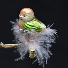 Lade das Bild in den Galerie-Viewer, Vögelchen "Frühlingsgesang" auf Clip Mundgeblasener Weihnachtsschmuck Kunsthandel Rueckeshaeuser