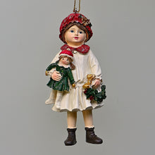 Lade das Bild in den Galerie-Viewer, Winterkinder / Mädchen mit Puppe und Kranz Weihnachtsbaumschmuck Kunsthandel Rueckeshaeuser