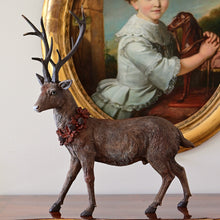 Lade das Bild in den Galerie-Viewer, Wunderschöner naturalistischer großer Statement Hirsch Weihnachtsdekoration Kunsthandel Rueckeshaeuser