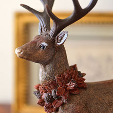 Lade das Bild in den Galerie-Viewer, Wunderschöner naturalistischer Hirsch, Kopf nach links gedreht Weihnachtsdekoration Kunsthandel Rueckeshaeuser
