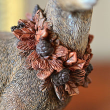 Lade das Bild in den Galerie-Viewer, Wunderschöner naturalistischer Hirsch, Kopf nach rechts gedreht Weihnachtsdekoration Kunsthandel Rueckeshaeuser