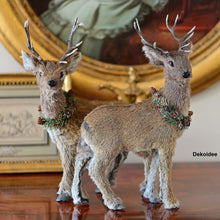 Lade das Bild in den Galerie-Viewer, Wunderschönes, naturalistisches, kleines Rentier nach rechts schauend Weihnachtsdekoration Kunsthandel Rueckeshaeuser
