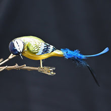 Lade das Bild in den Galerie-Viewer, Wundervolle Blaumeise aus Glas, Kopf nach links und nach unten gedreht Mundgeblasener Weihnachtsschmuck Kunsthandel Rueckeshaeuser