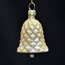 Lade das Bild in den Galerie-Viewer, Zapfenglocke / champagner gold Mundgeblasener Weihnachtsschmuck Kunsthandel Rueckeshaeuser